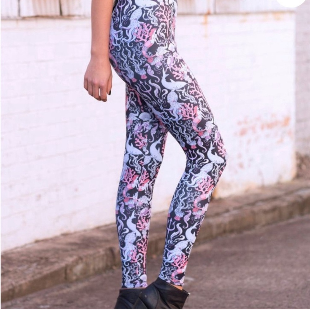 Blackmilk take the bait leggings size small